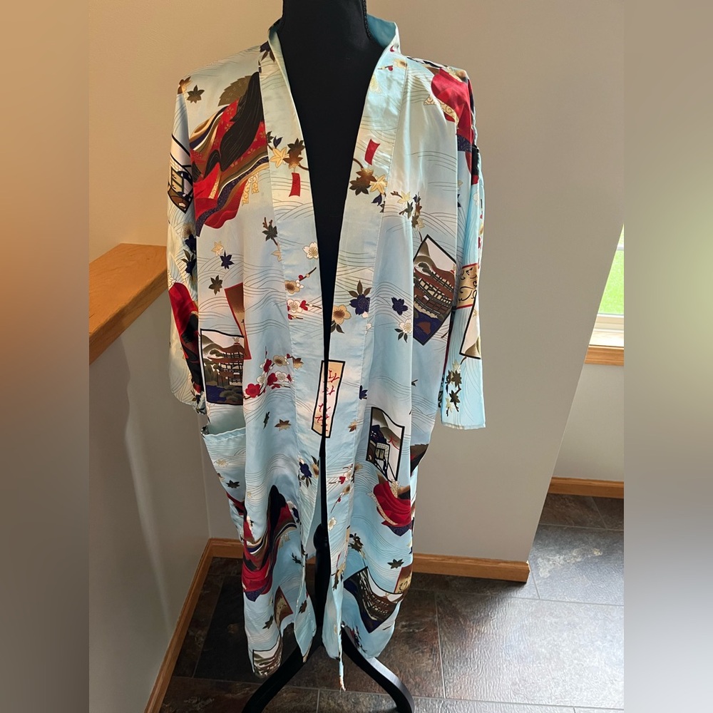 Ichi Ban Japanese light blue with Asian artistic pattern kimono/ robe. Size OS